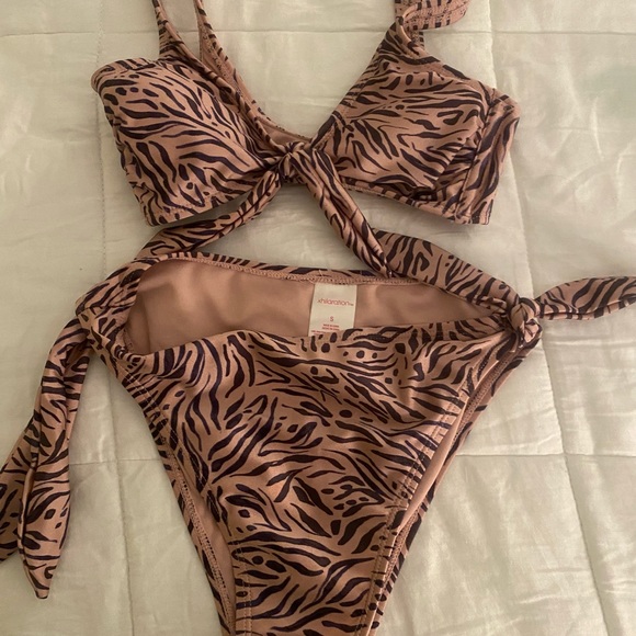 Summer bikini - Picture 2 of 2